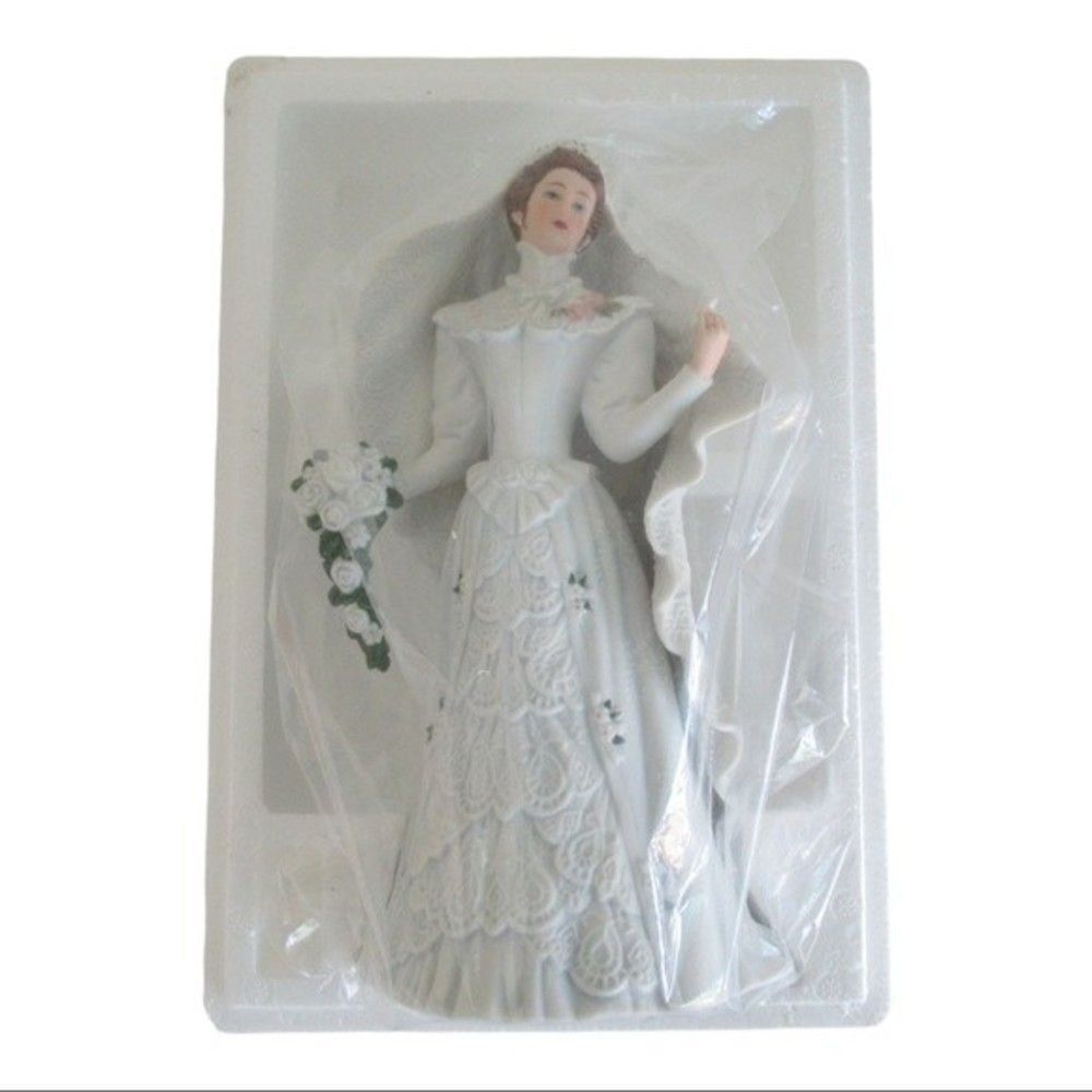 Lenox Vintage Centennial Bride Fine Porcelain Sculpture - Picture 9 of 14